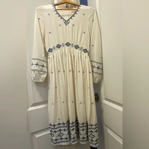 100% SILK Luxe Ivory and Blue Patterned Long Sleeve Dress - Picture 1 of 13